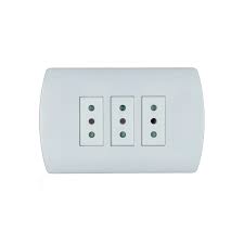 Enchufe Triple 10 am